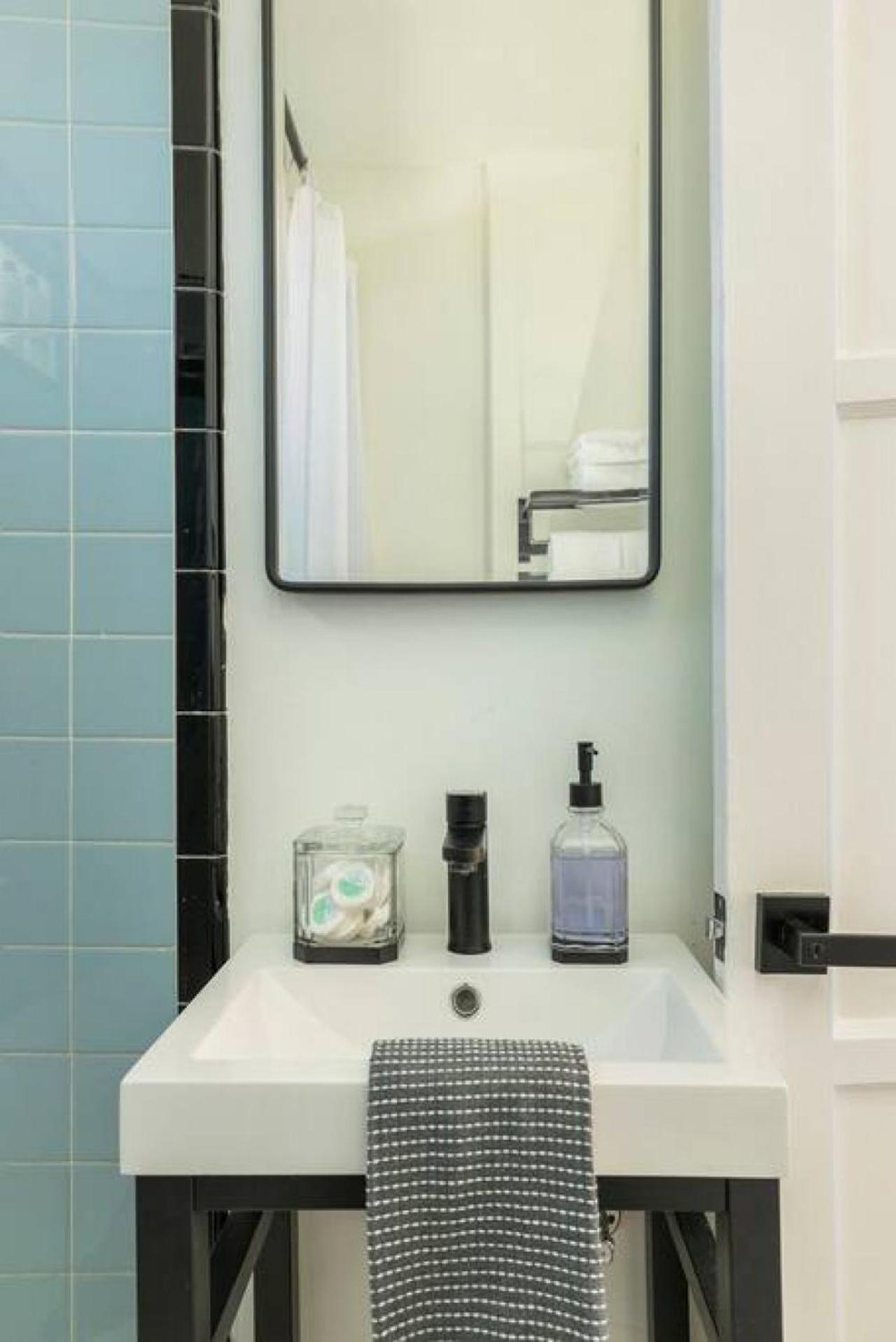 Stylish 1br Retreat With Garage Ac Close 2 Everything Holiday home San Diego