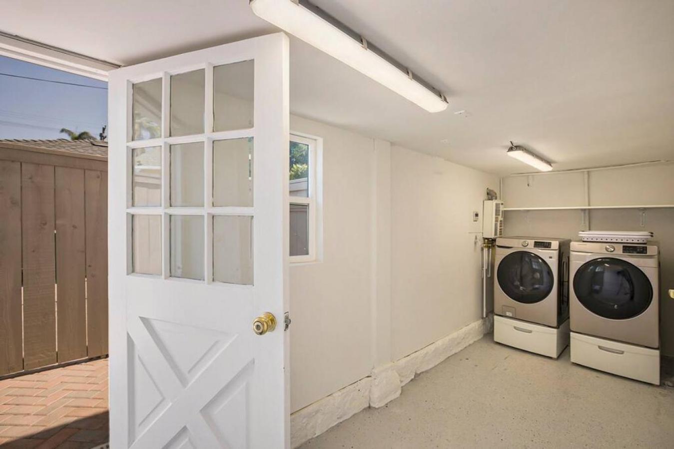 Stylish 1br Retreat With Garage Ac Close 2 Everything