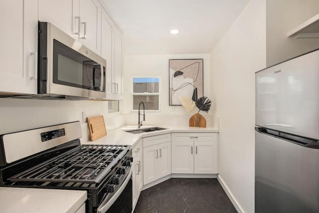 Stylish 1br Retreat With Garage Ac Close 2 Everything *
