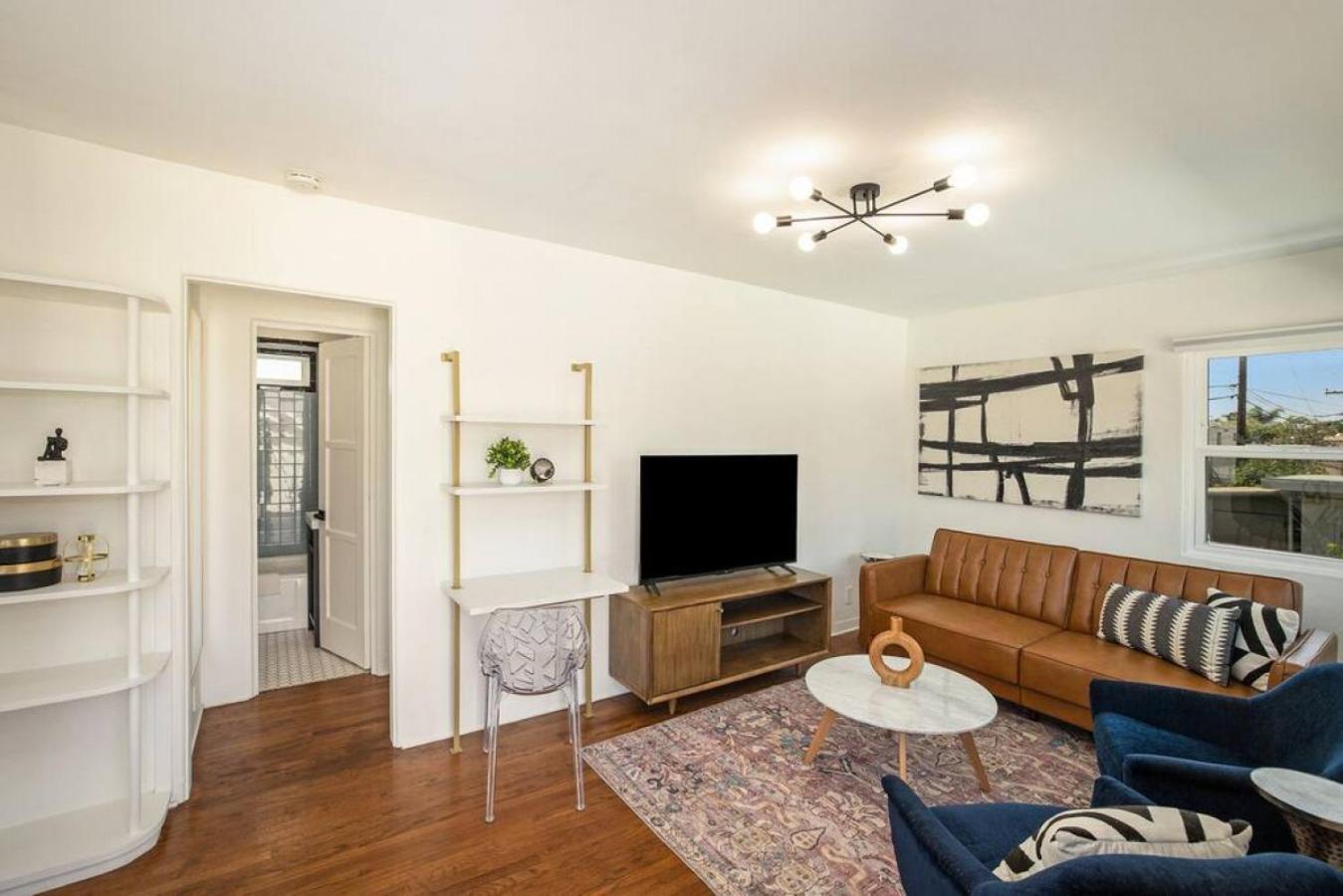 Stylish 1br Retreat With Garage Ac Close 2 Everything