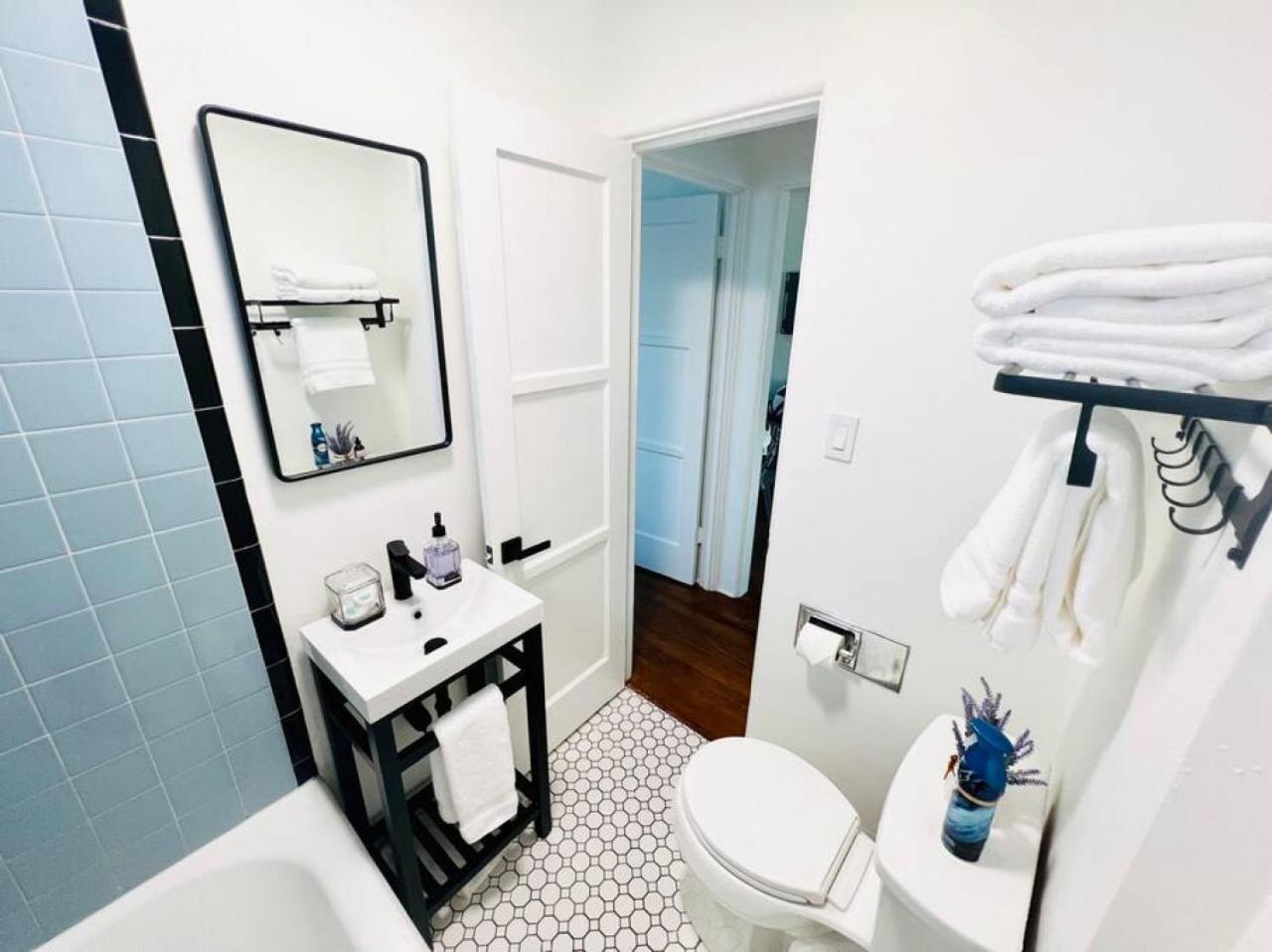 Stylish 1br Retreat With Garage Ac Close 2 Everything Holiday home San Diego