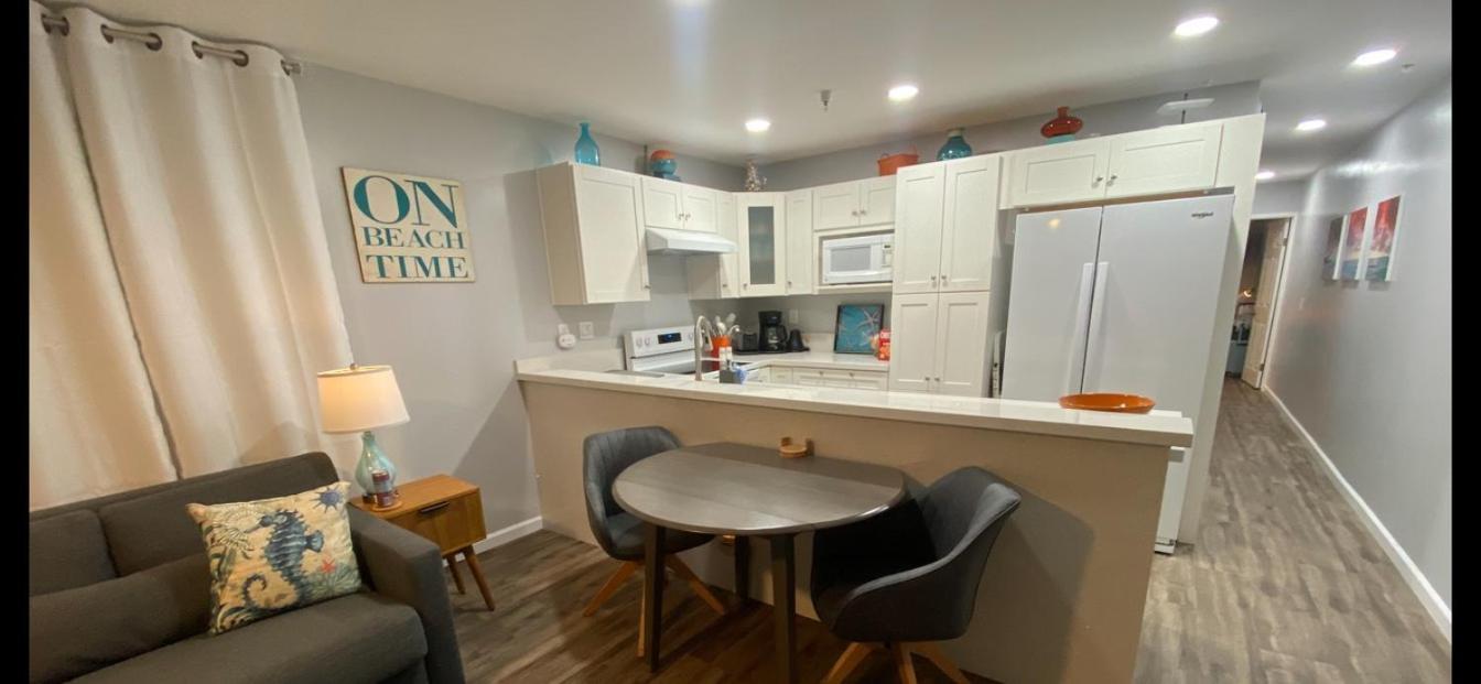 Apartment Ocean Breeze 2 Bedroom *