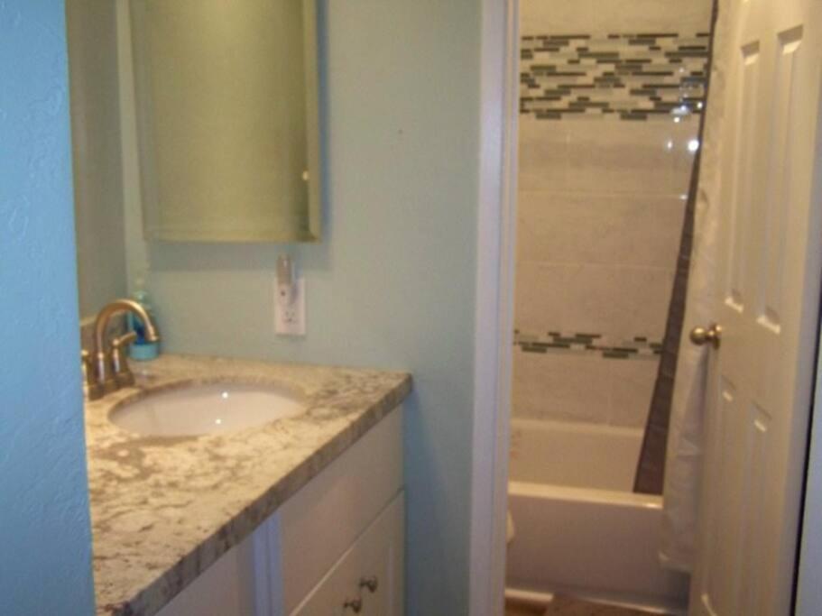 Ocean Breeze 2 Bedroom *