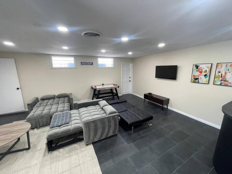 Entire Home, Pool, Free Parking, Wifi, Family Neighborhood! Holiday home San Diego