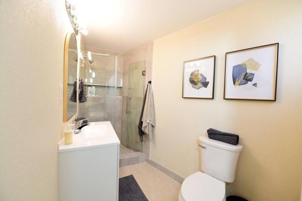 Holiday home Entire Home, Pool, Free Parking, Wifi, Family Neighborhood! *