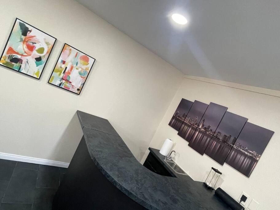 Entire Home, Pool, Free Parking, Wifi, Family Neighborhood! San Diego