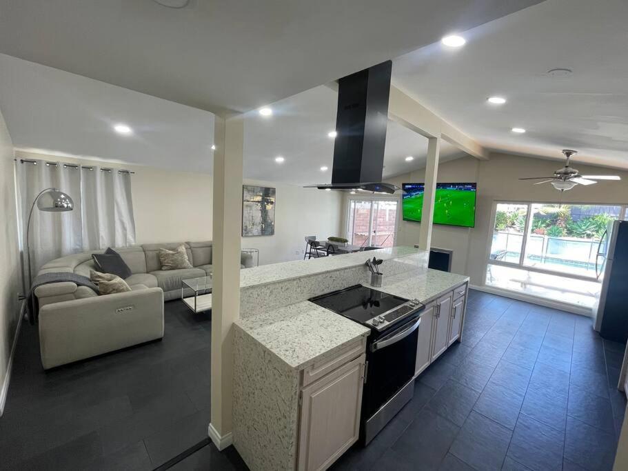 Holiday home Entire Home, Pool, Free Parking, Wifi, Family Neighborhood! San Diego