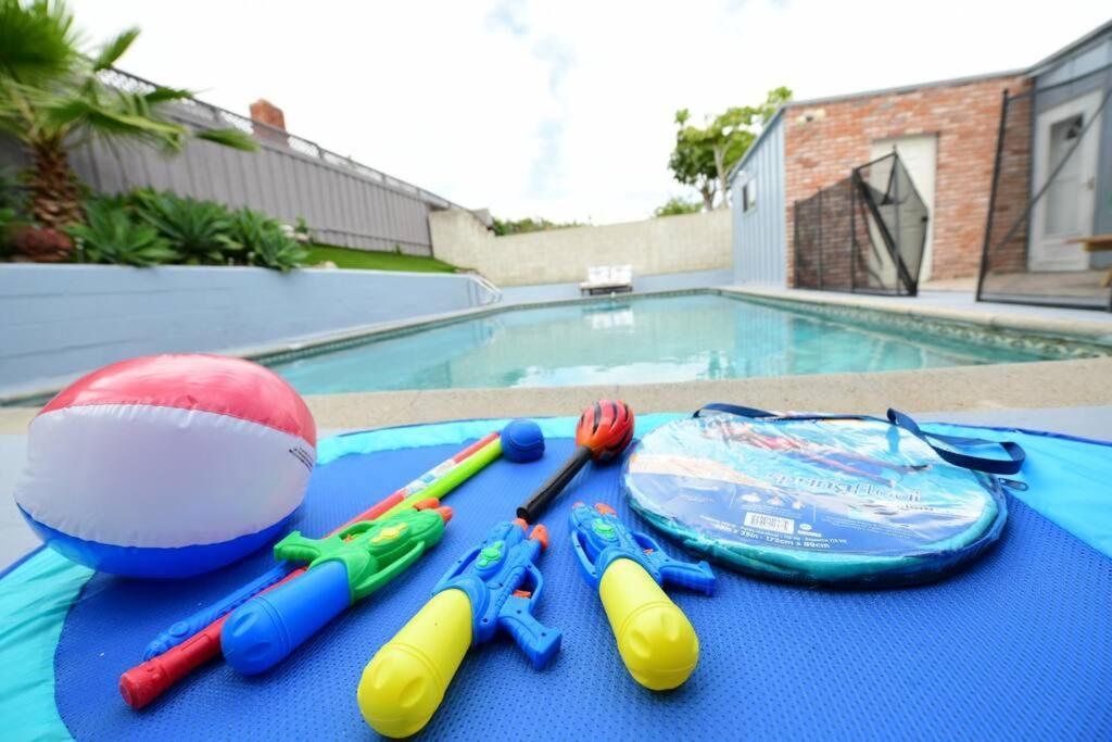 Entire Home, Pool, Free Parking, Wifi, Family Neighborhood! San Diego