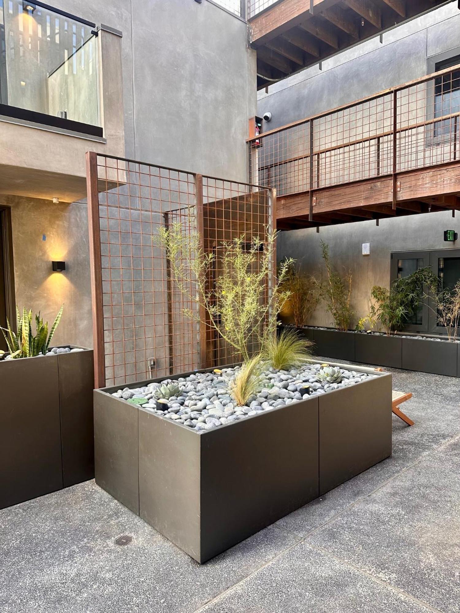 Hotel City24 Little Italy Mission Hills 4*