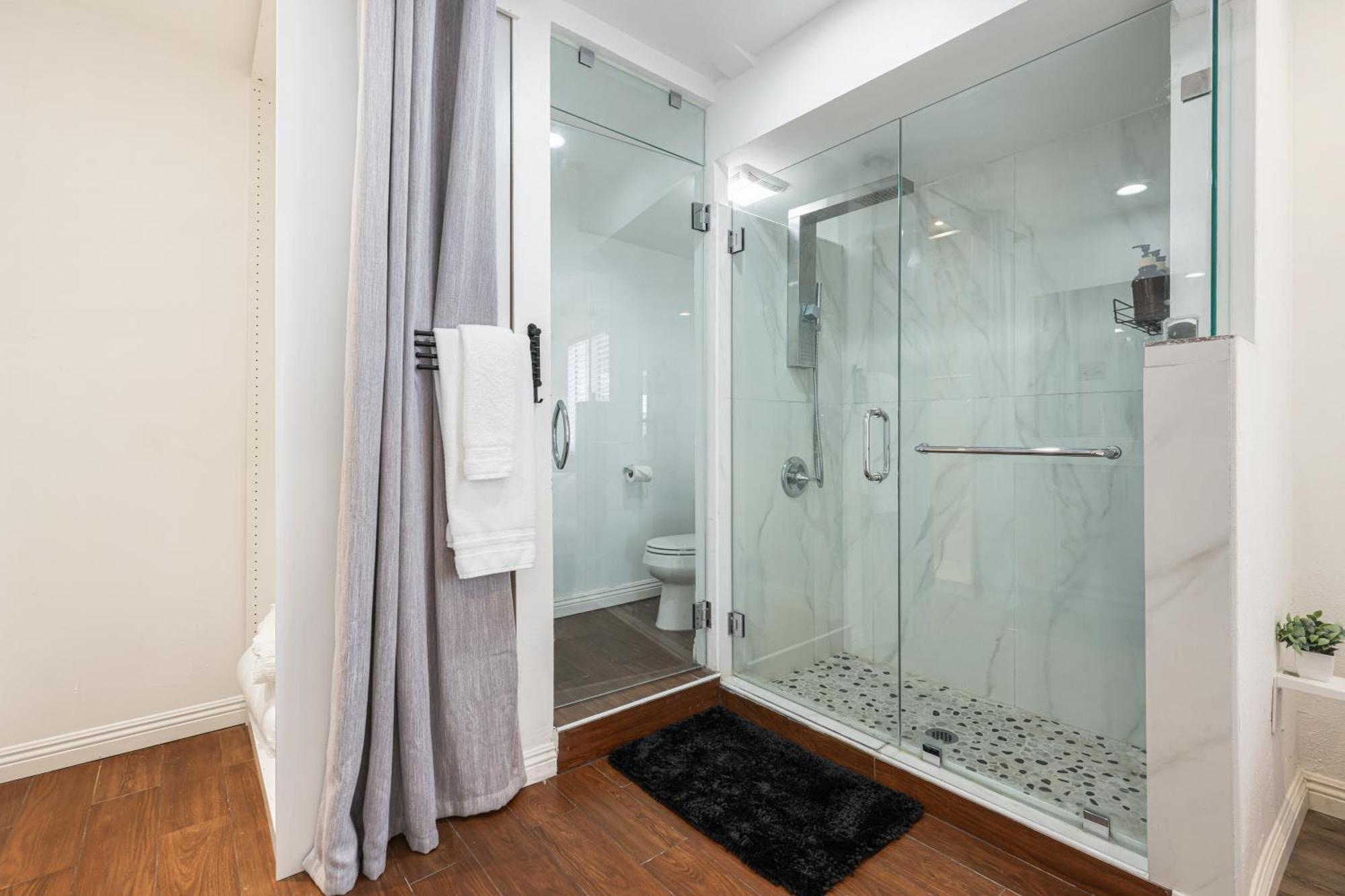 Spacious Family Retreat In The Heart Of *