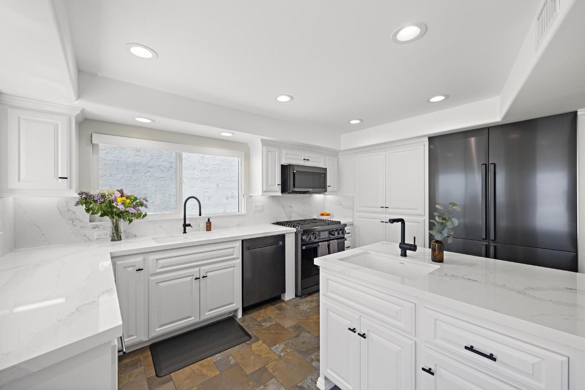 B5130 Bluewater Oceanfront 2 North Apartment