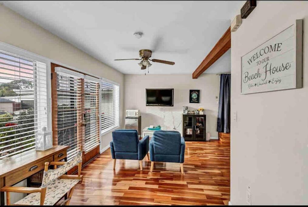 Rustic Coastal Retreat In Sunset Cliffs Three Beds & Two Baths *