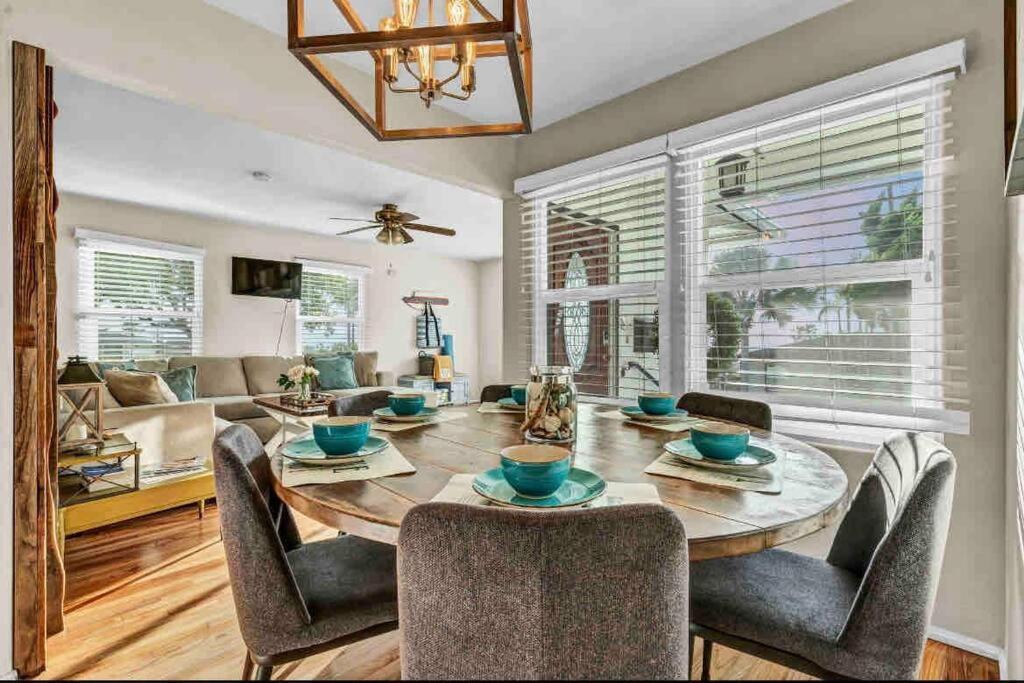 Rustic Coastal Retreat In Sunset Cliffs Three Beds & Two Baths San Diego