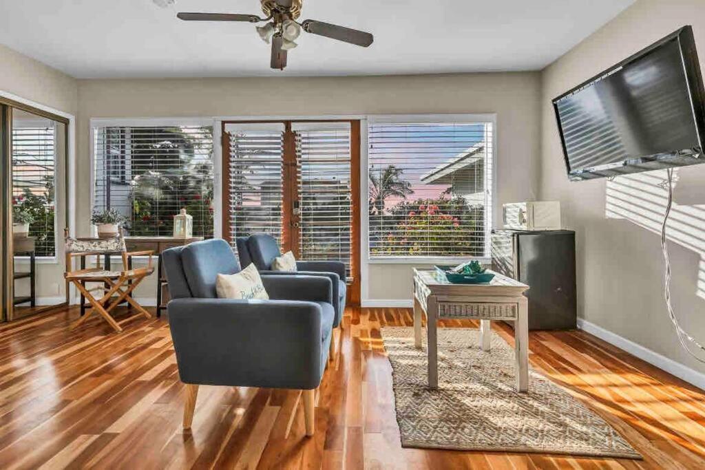 Rustic Coastal Retreat In Sunset Cliffs Three Beds & Two Baths