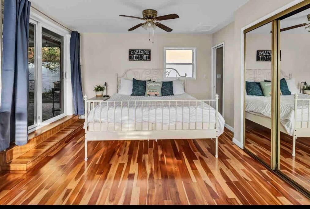 Rustic Coastal Retreat In Sunset Cliffs Three Beds & Two Baths * San Diego