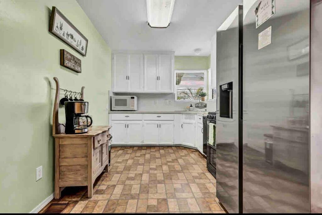 Rustic Coastal Retreat In Sunset Cliffs Three Beds & Two Baths