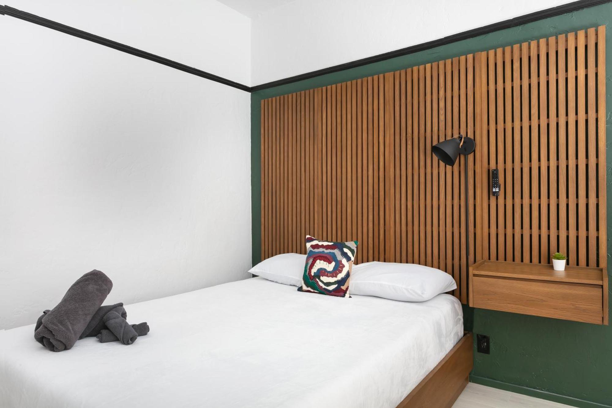 417 Market St 2br Hotel San Diego