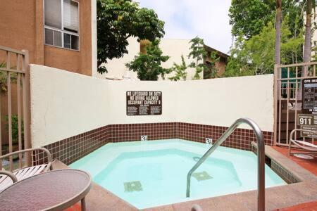 Apartment With Pool In The Heart Of Missionvalley San Diego