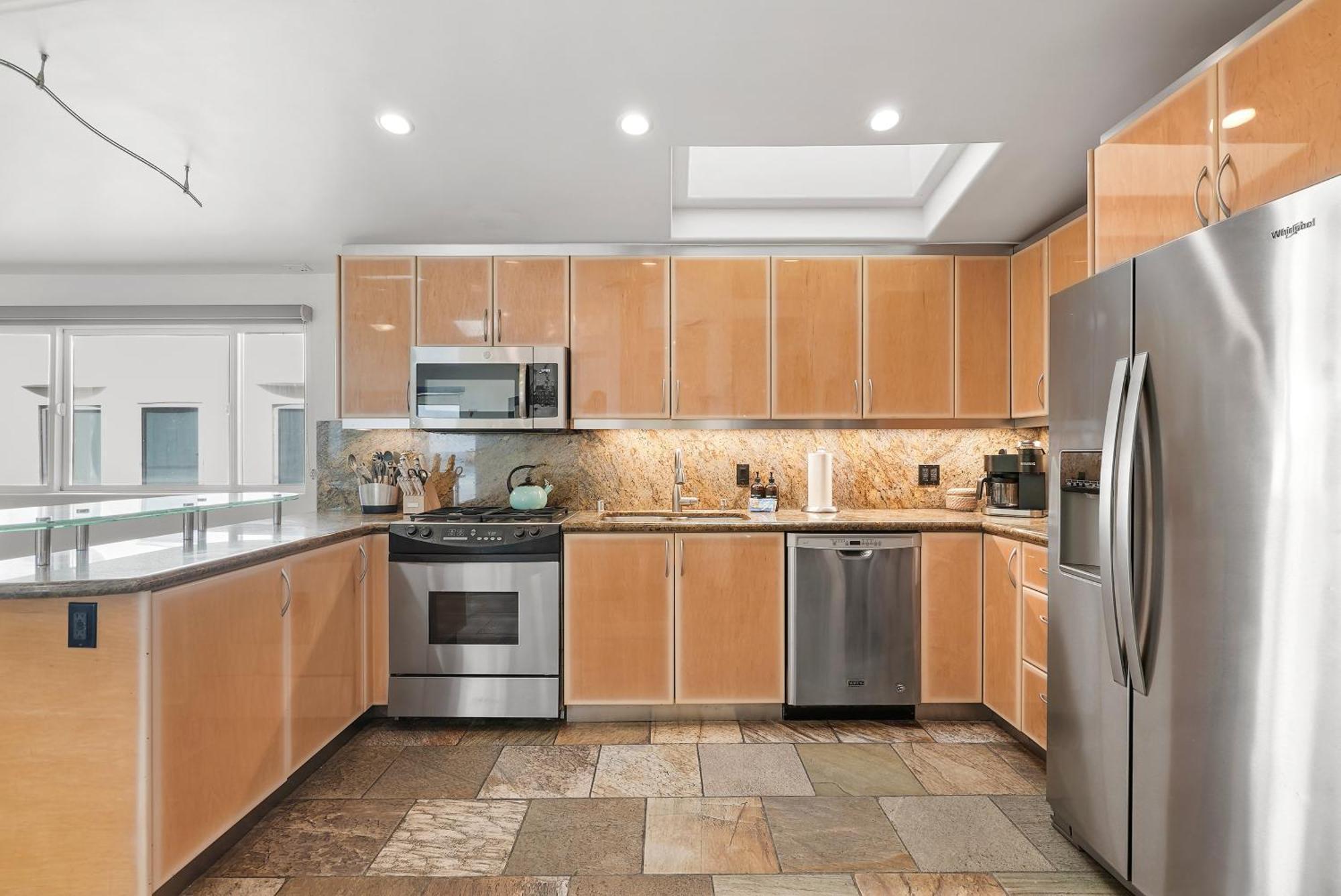 Stunning Oceanfront Boardwalk - Spa, Steps2beach, Parking & Fast Wifi! Holiday home San Diego