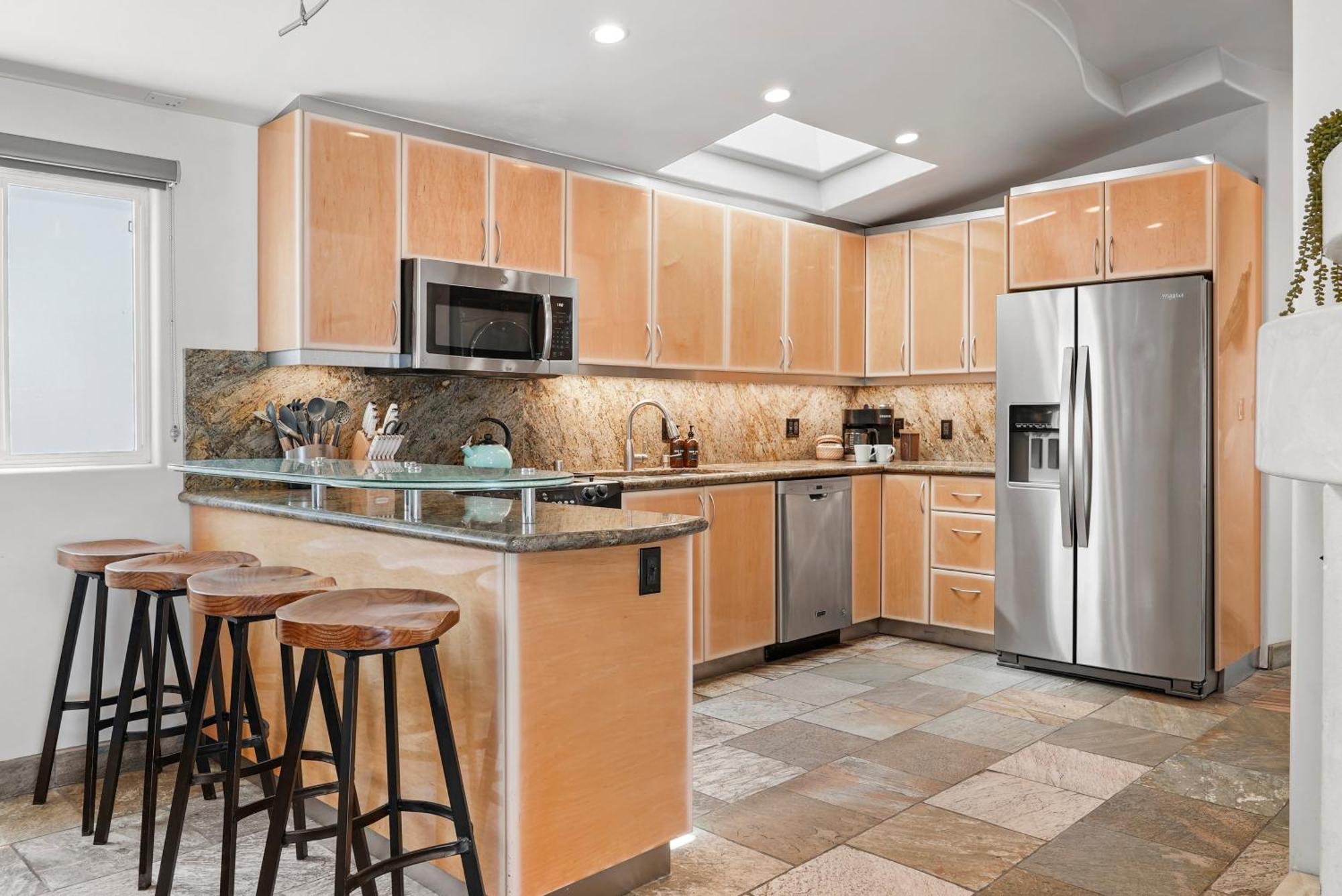Stunning Oceanfront Boardwalk - Spa, Steps2beach, Parking & Fast Wifi! San Diego