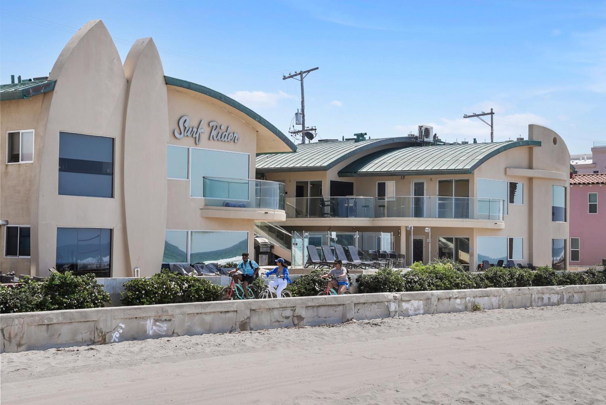 Holiday home Stunning Oceanfront Boardwalk - Spa, Steps2beach, Parking & Fast Wifi!