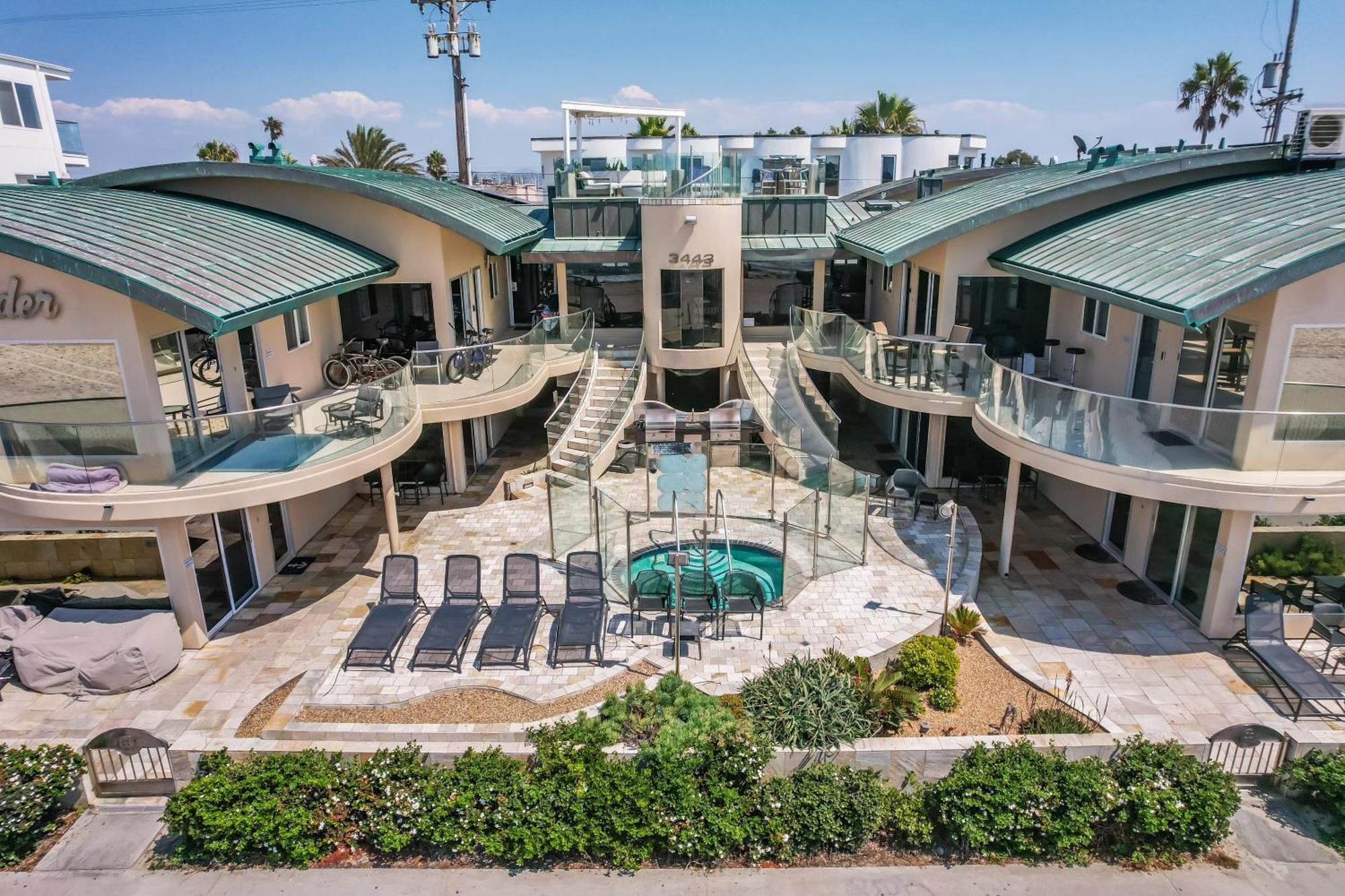 Stunning Oceanfront Boardwalk - Spa, Steps2beach, Parking & Fast Wifi! * San Diego