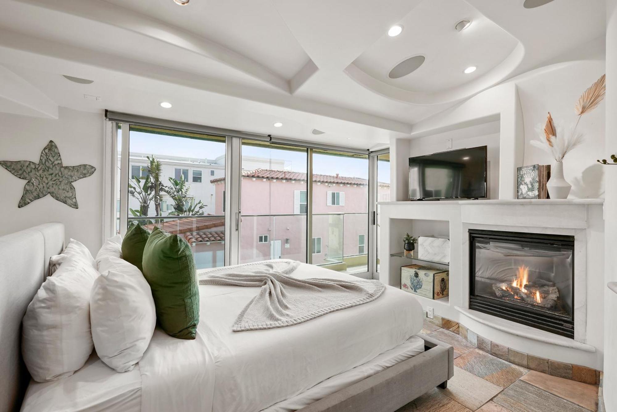 Holiday home Stunning Oceanfront Boardwalk - Spa, Steps2beach, Parking & Fast Wifi! *