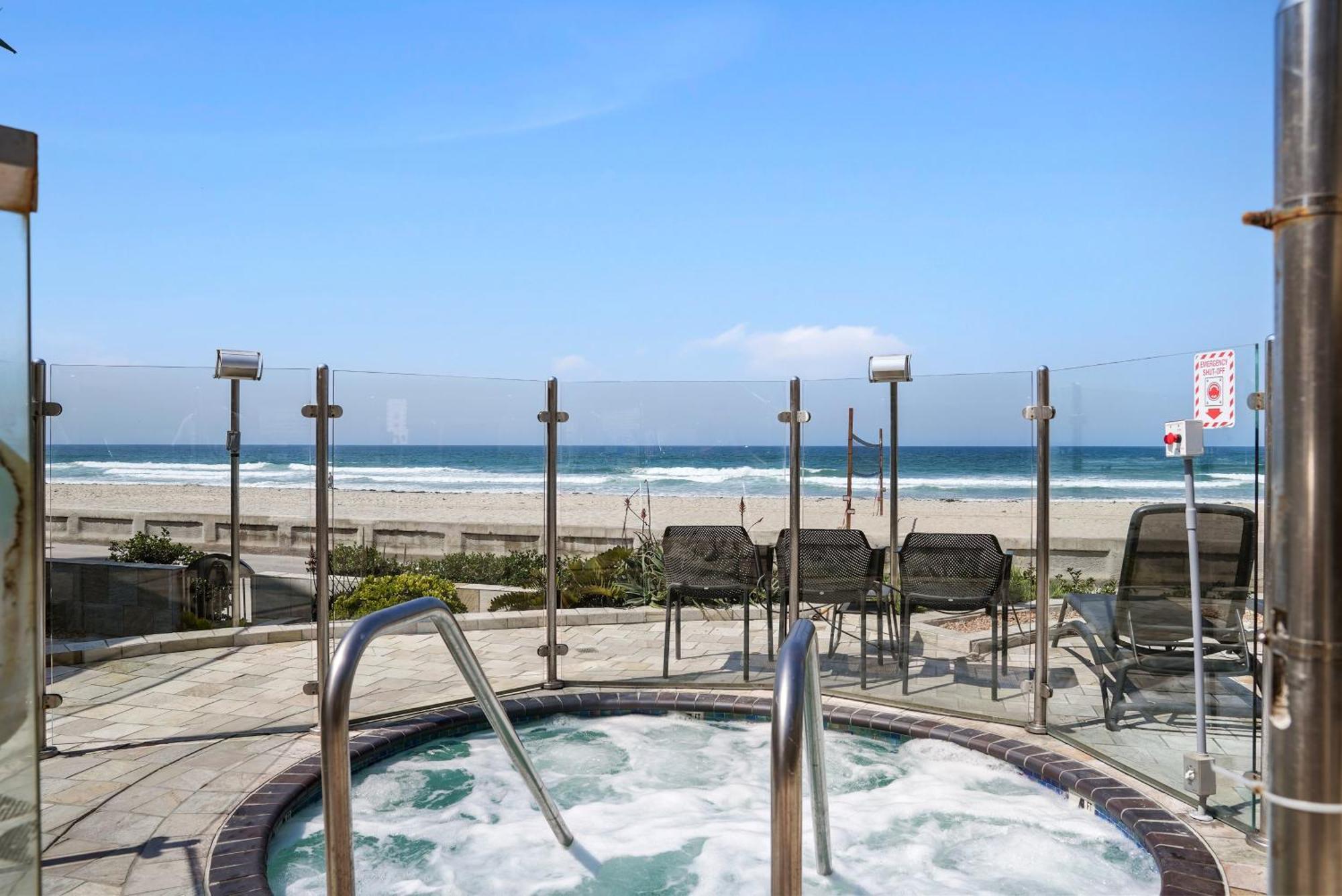 Holiday home Stunning Oceanfront Boardwalk - Spa, Steps2beach, Parking & Fast Wifi! San Diego