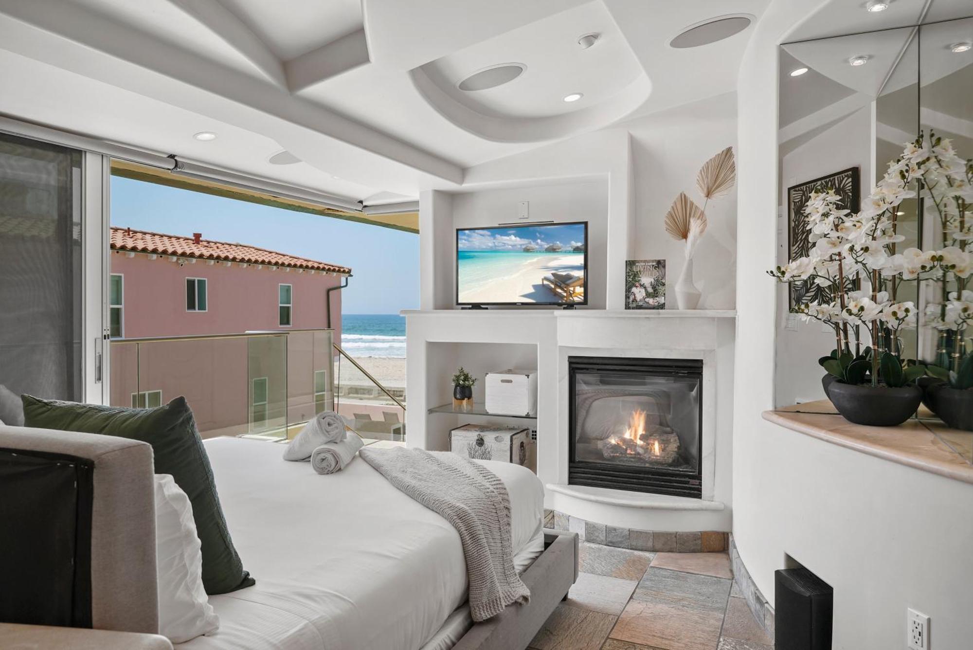 Stunning Oceanfront Boardwalk - Spa, Steps2beach, Parking & Fast Wifi! Holiday home