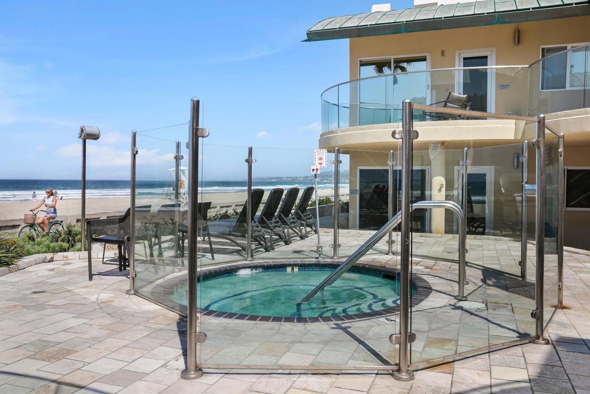 Stunning Oceanfront Boardwalk - Spa, Steps2beach, Parking & Fast Wifi! San Diego