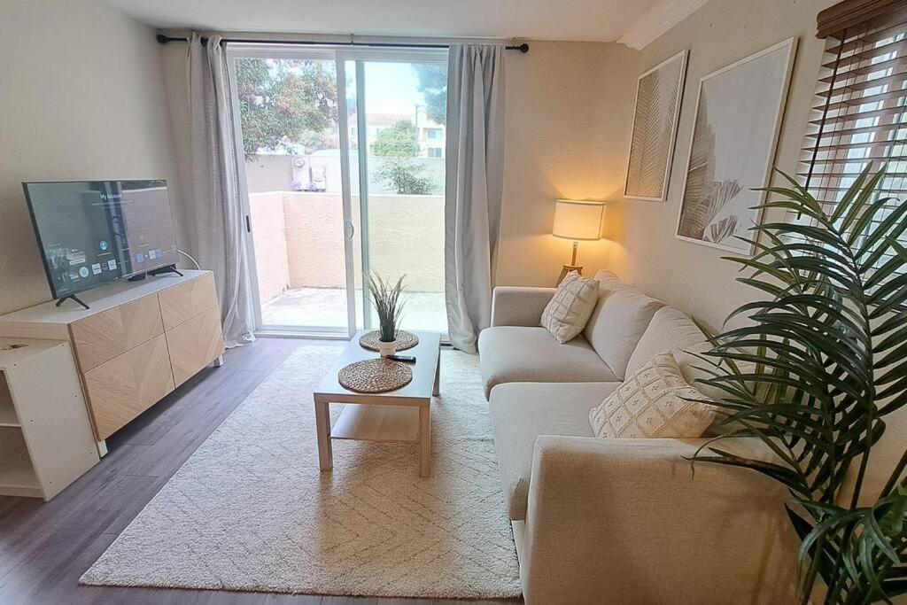 Venetian First Floor One Bedroom Luxury La Jolla, Spa, Pool, Gym