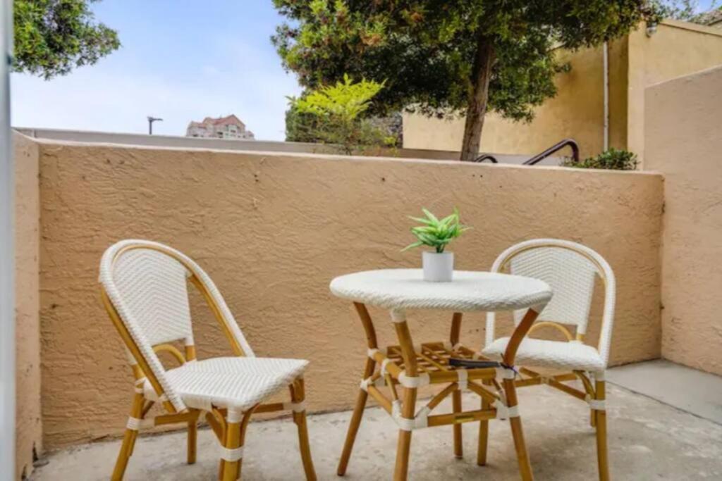 Venetian First Floor One Bedroom Luxury La Jolla, Spa, Pool, Gym San Diego