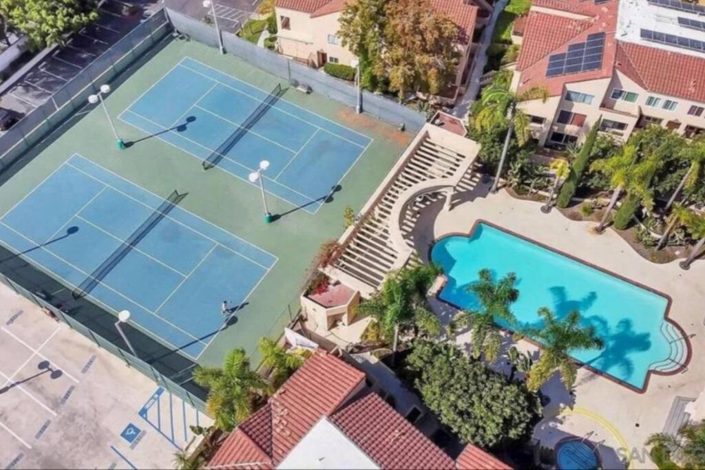 Venetian First Floor One Bedroom Luxury La Jolla, Spa, Pool, Gym Apartment San Diego