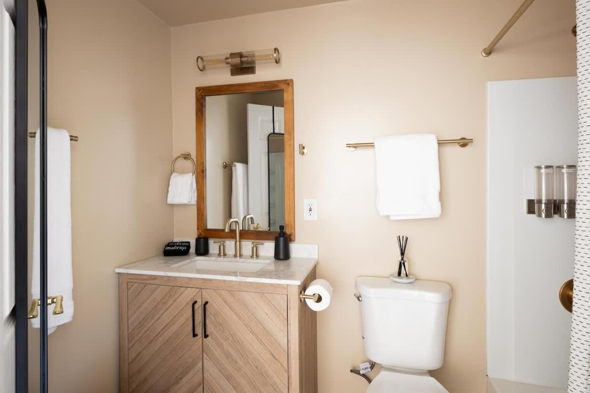 Cozy Private With Patio Ac Laundry Apartment