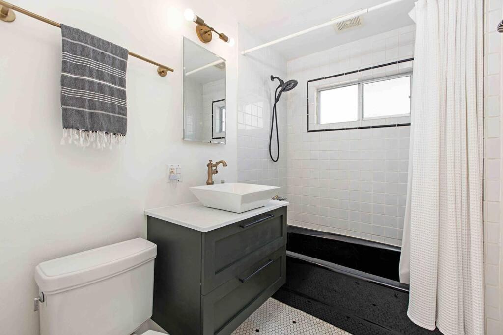 Modern - Entire - Excellent Location Holiday home *