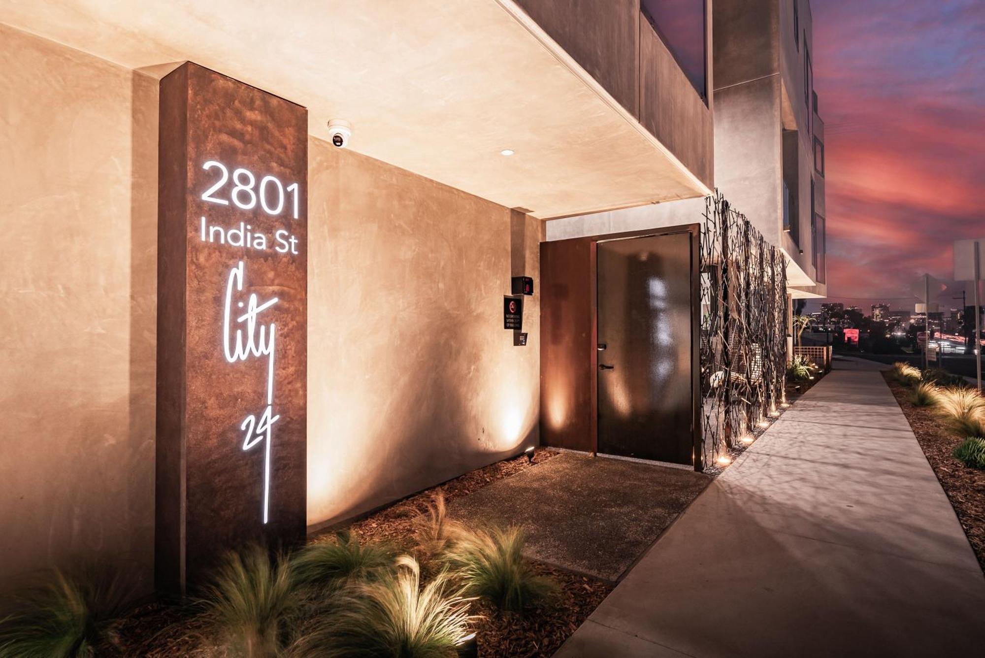 City24 Little Italy Mission Hills 4*