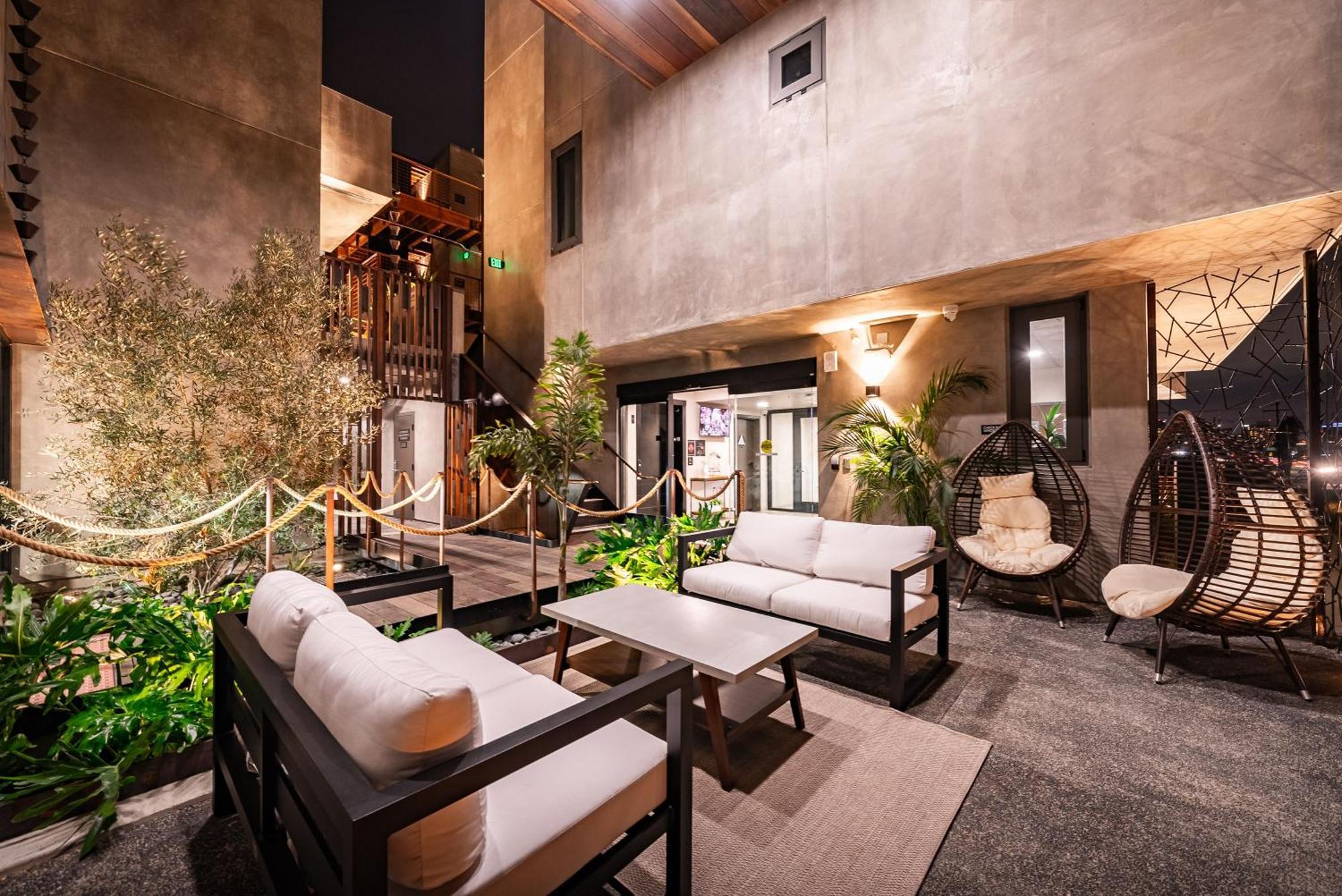 City24 Little Italy Mission Hills Hotel 4*