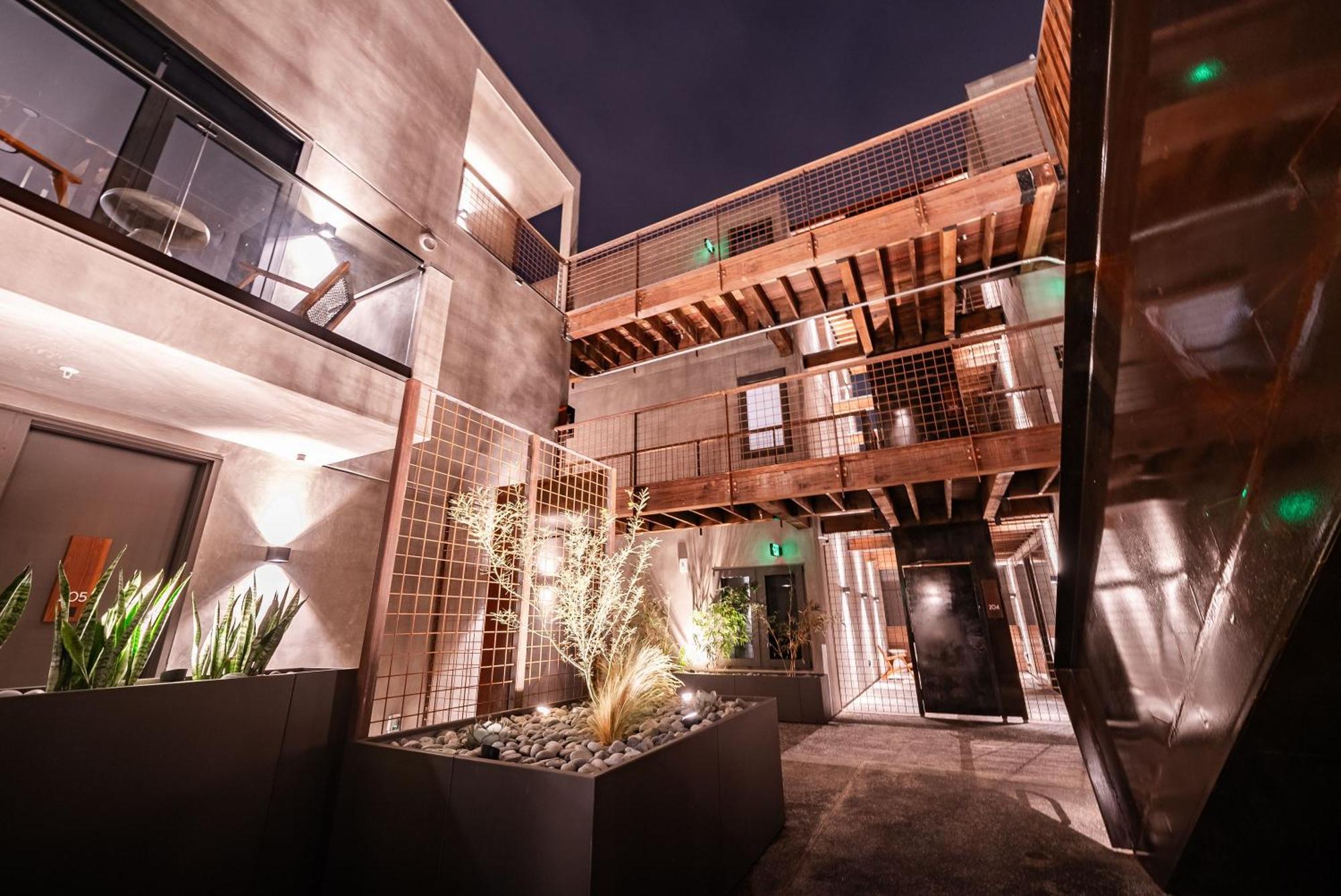 Hotel City24 Little Italy Mission Hills 4*