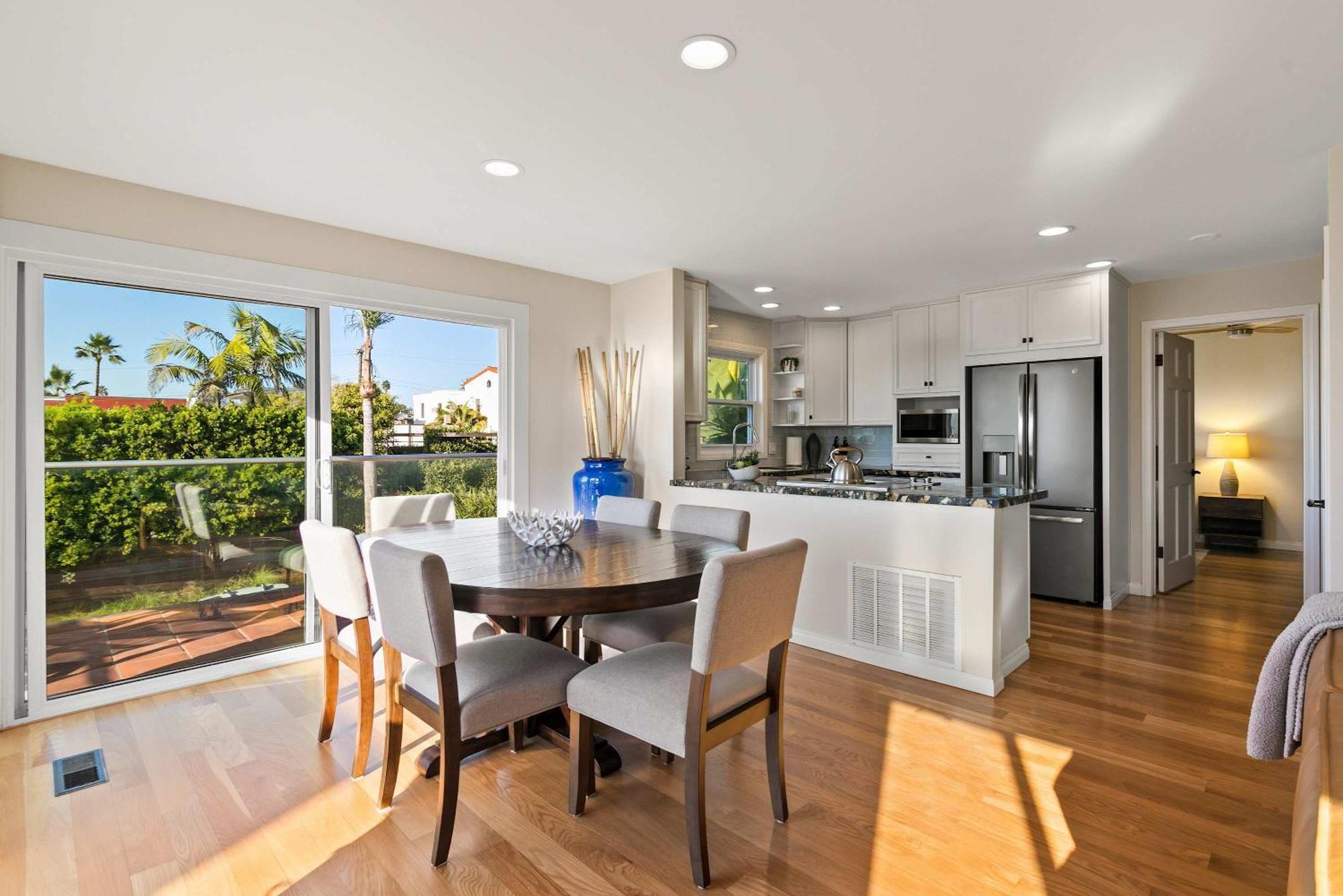 Holiday home Oceanview Townhome Just Steps From Iconic Windansea *