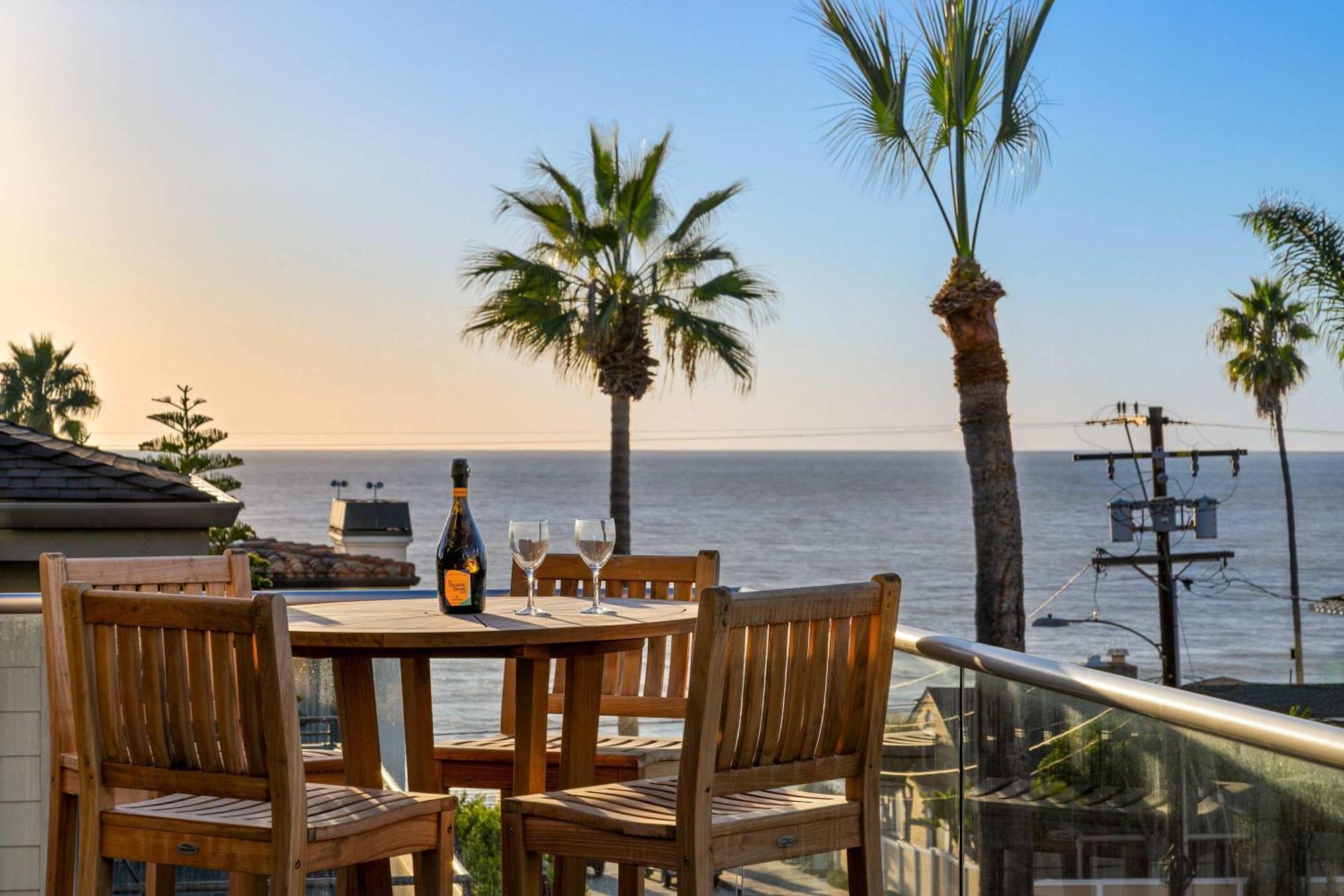 Holiday home Oceanview Townhome Just Steps From Iconic Windansea San Diego