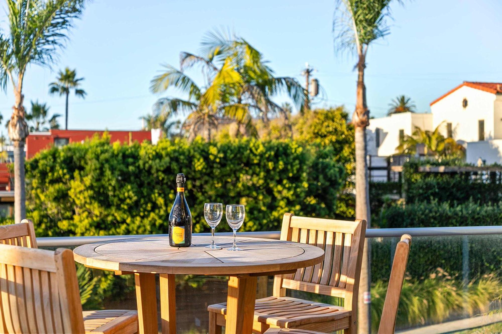 Oceanview Townhome Just Steps From Iconic Windansea *