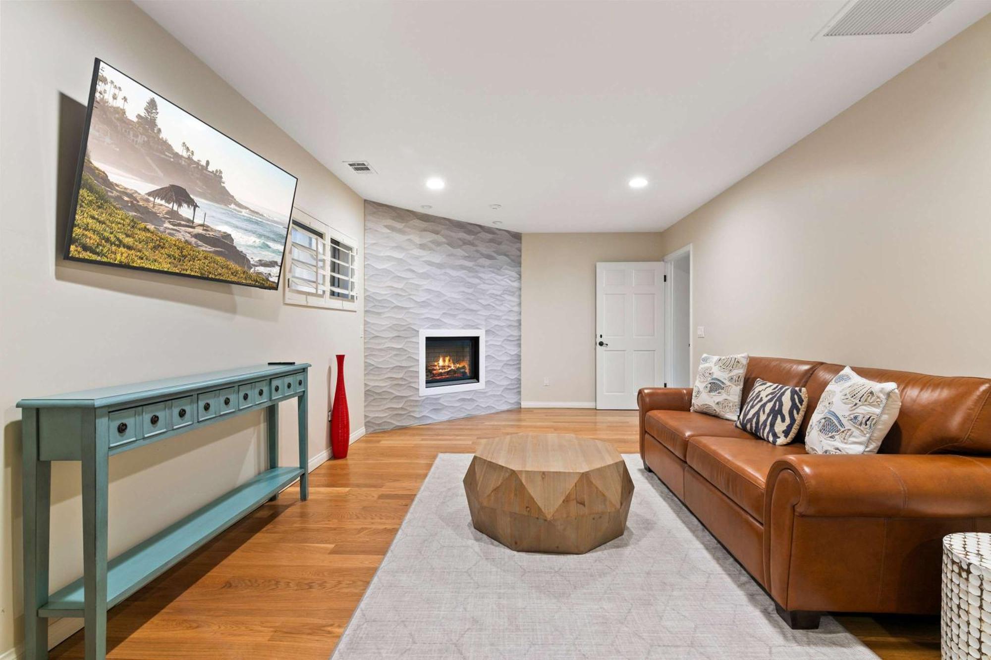 Oceanview Townhome Just Steps From Iconic Windansea
