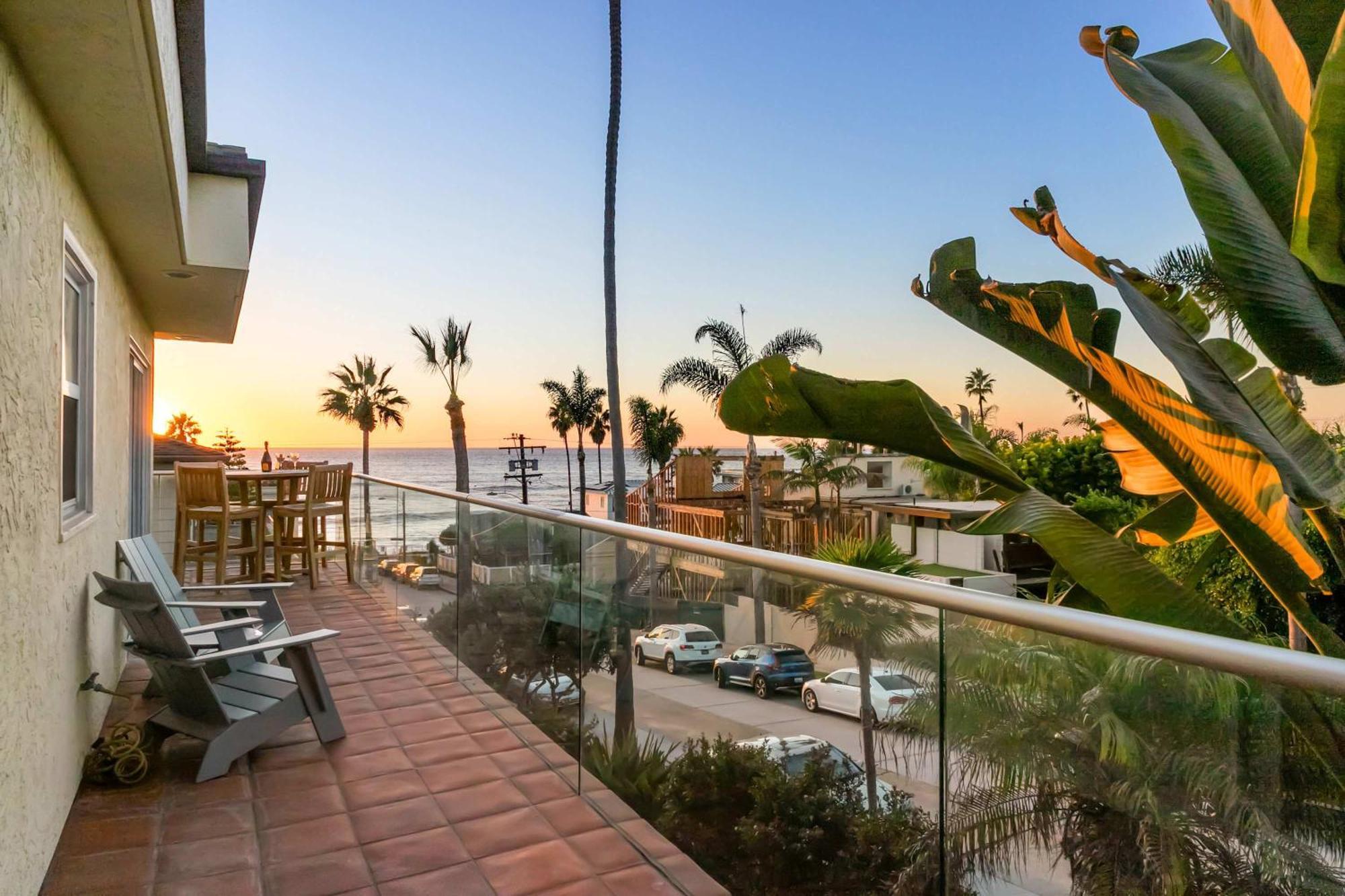 Oceanview Townhome Just Steps From Iconic Windansea