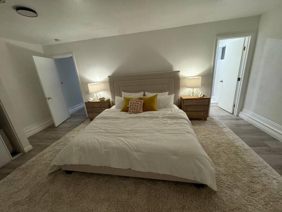 Spacious Beautifully Furnished 5 Bedrooms 3 Full Bath House With Ping Pong And Pool Table And 85 In Tv In Game * San Diego