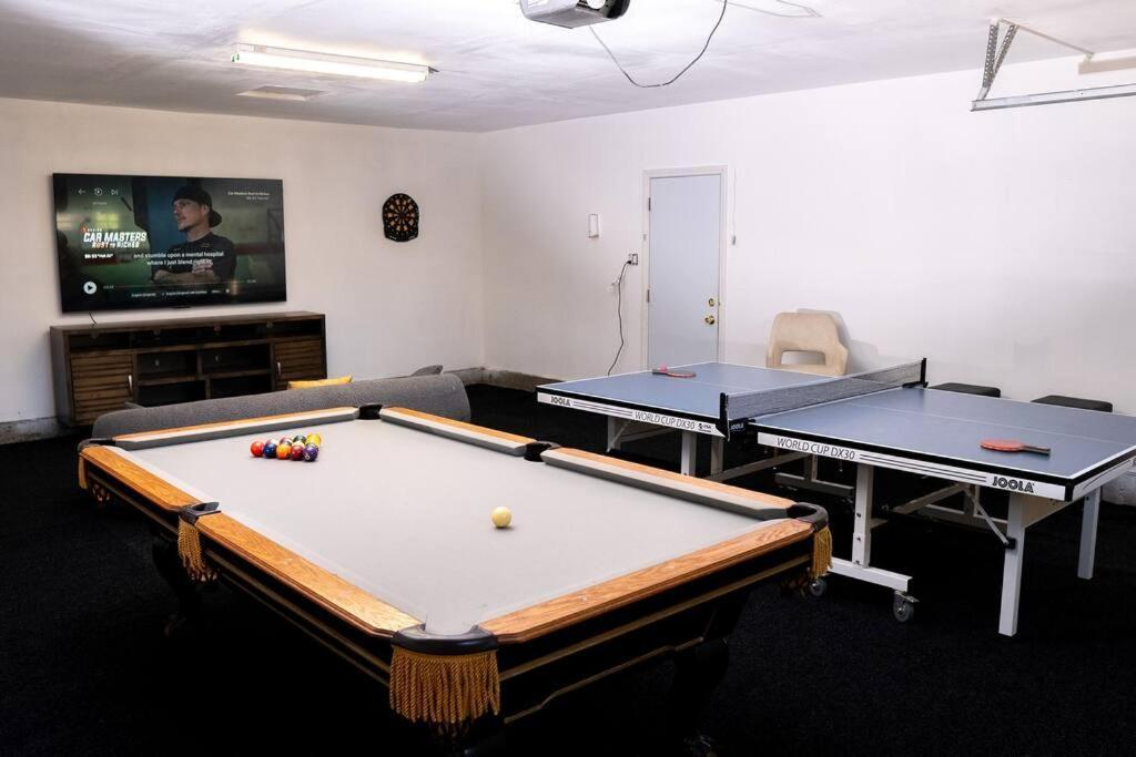 Spacious Beautifully Furnished 5 Bedrooms 3 Full Bath House With Ping Pong And Pool Table And 85 In Tv In Game San Diego