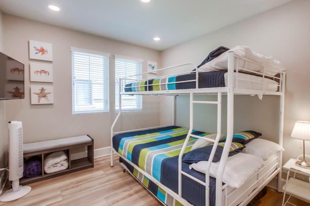 Holiday home Steps 2 Ocean & Bay Luxury Belmont Park Dining