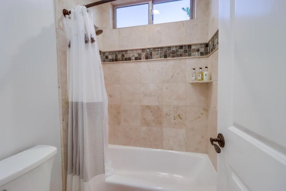 New! Seaside Chic - Spa; Game Room; Rooftop; Fully Remodeled Holiday home