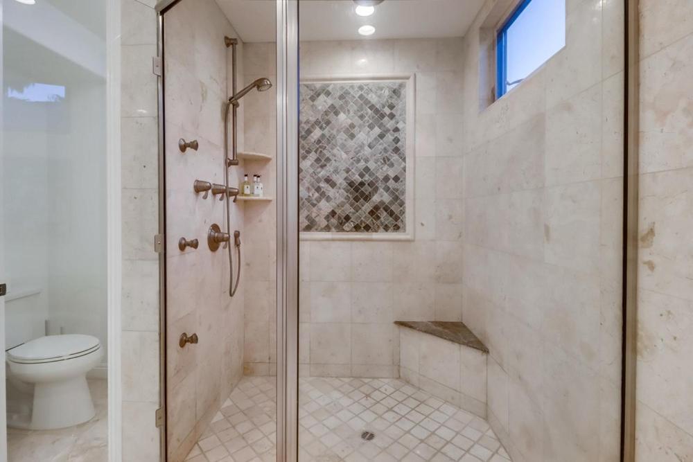 Holiday home New! Seaside Chic - Spa; Game Room; Rooftop; Fully Remodeled San Diego