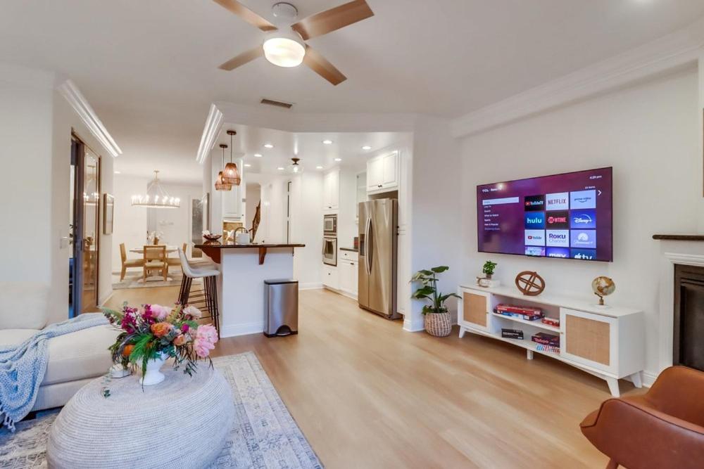 Holiday home New! Seaside Chic - Spa; Game Room; Rooftop; Fully Remodeled San Diego
