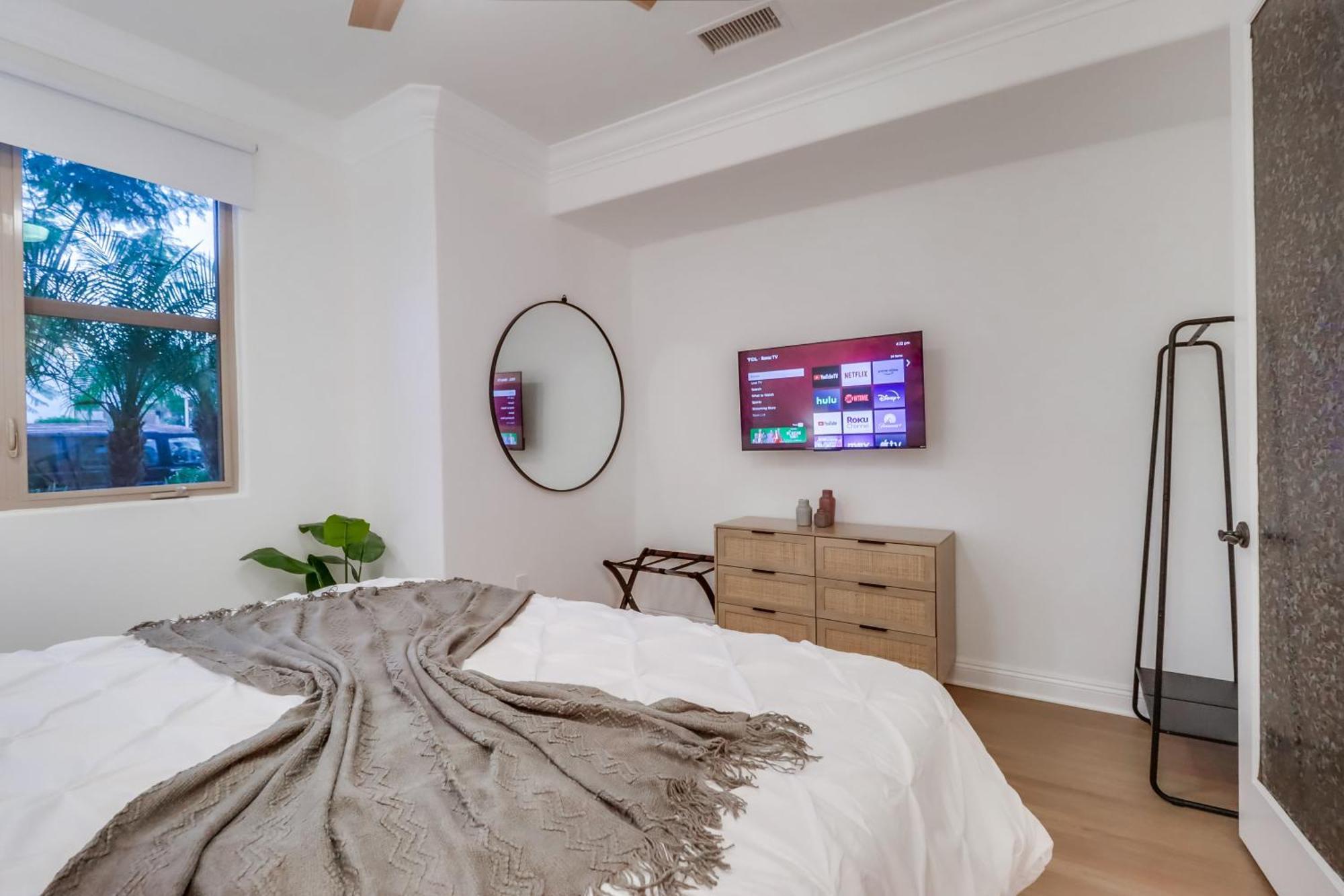 Holiday home New! Seaside Chic - Spa; Game Room; Rooftop; Fully Remodeled San Diego
